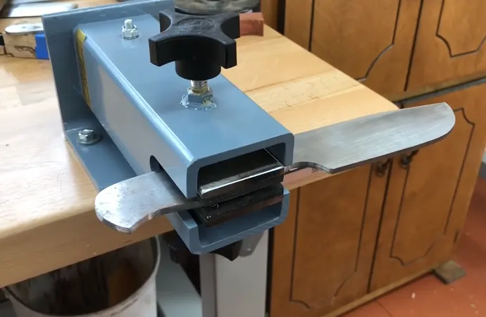 A vise is a tool made with metal that is used for holding objects like knives firmly A vise is a tool made with metal that is used for holding objects like knives firmly.