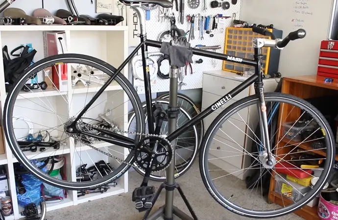 Fixies are amazing options for people who absolutely hate taking care of their bikes Fixies are amazing options for people who absolutely hate taking care of their bikes.