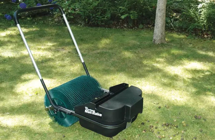 No, a bag-a-nut roller does not have anything to do with bags.