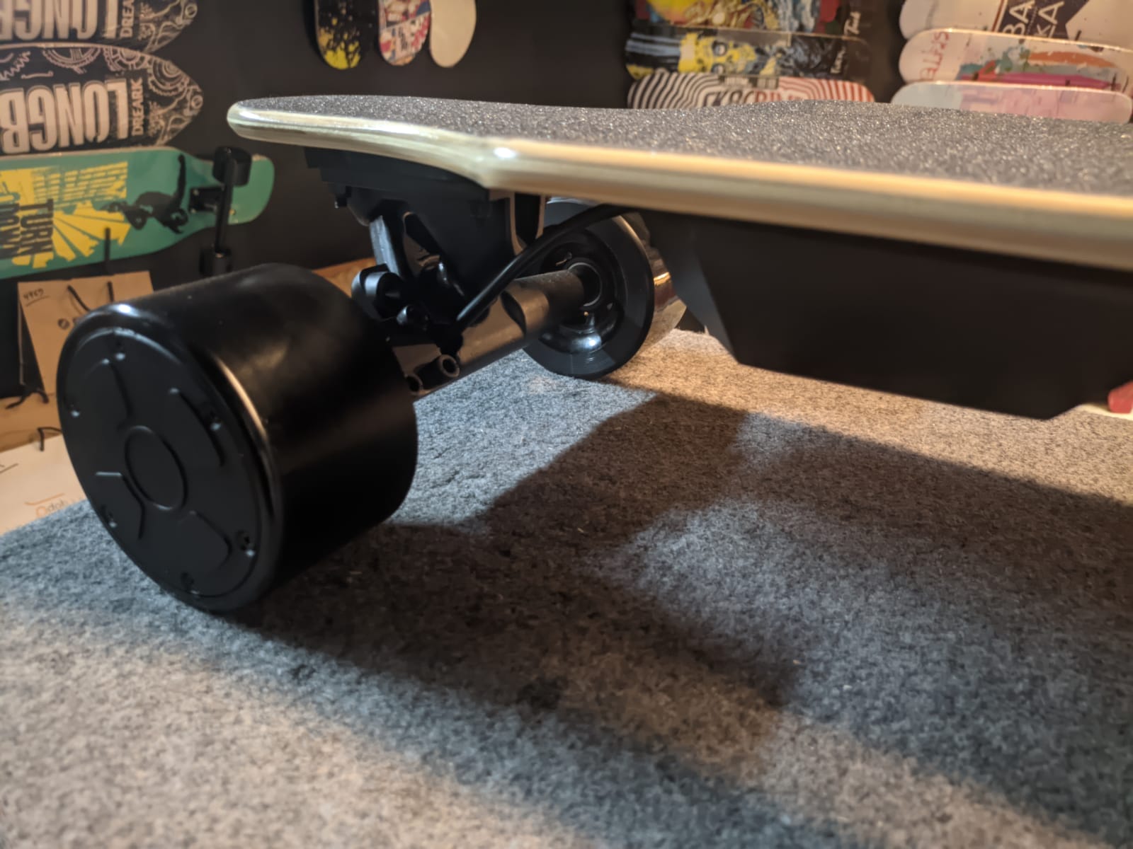 Onewheel VS Electric Skateboard: Side By Side Comparison The two electric rideable options also have some differences between Onewheel and electric skateboards in terms of riding.