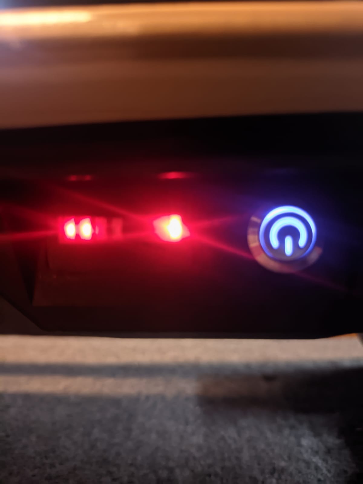 Onewheel VS Electric Skateboard: Side By Side Comparison Many electric skateboards come with a handheld remote that allows the rider to control the speed and direction of the board.