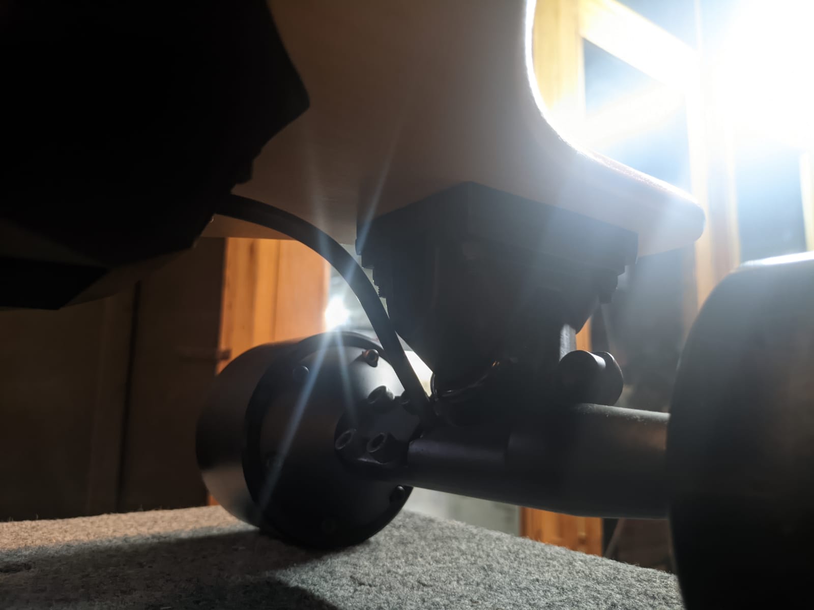 Onewheel VS Electric Skateboard: Side By Side Comparison The learning curve for both OneWheel and electric skateboards is relatively low, as both are designed to make riding easy and intuitive.