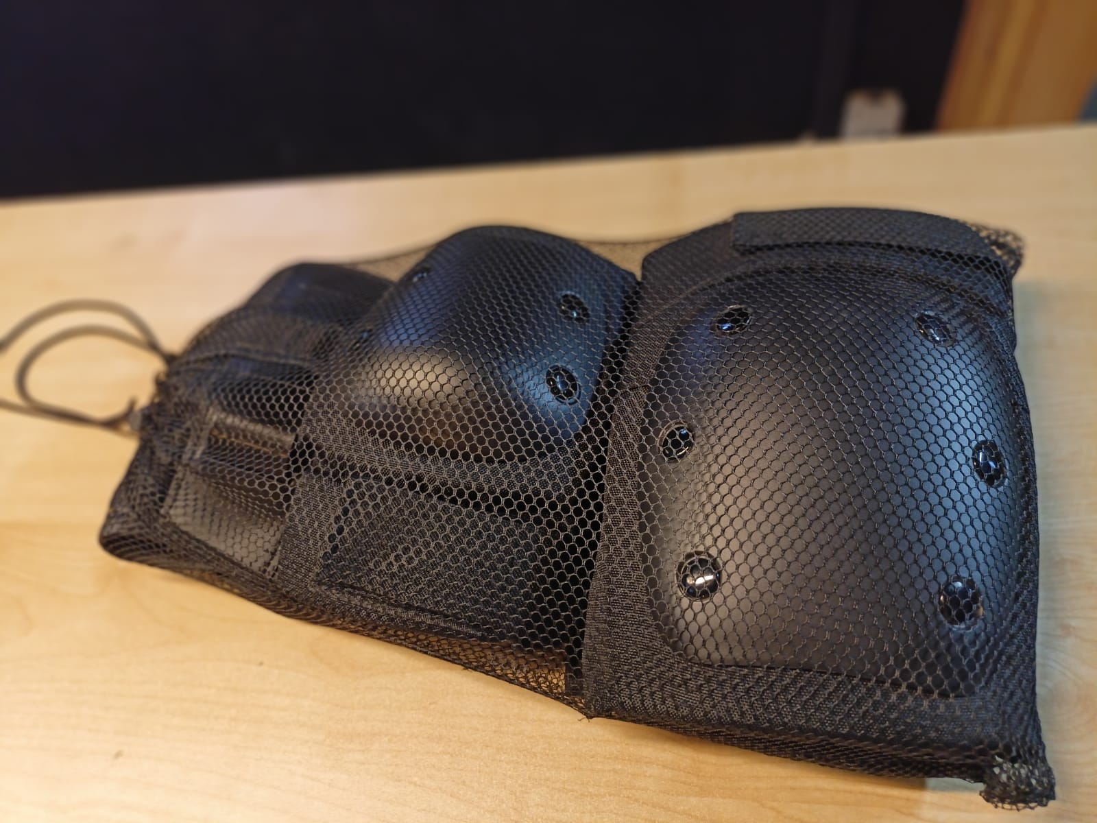 Onewheel VS Electric Skateboard: Side By Side Comparison Onewheels and electric skateboards have some similarities and differences in terms of safety.