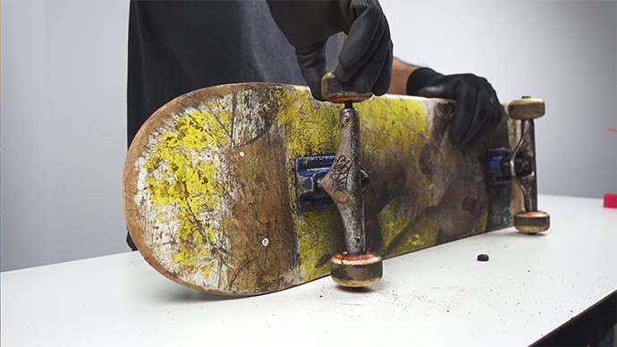 Cleaning Skateboard Wheels: How To Do It With 10 Easy Steps? Remove the Wheels from the Board