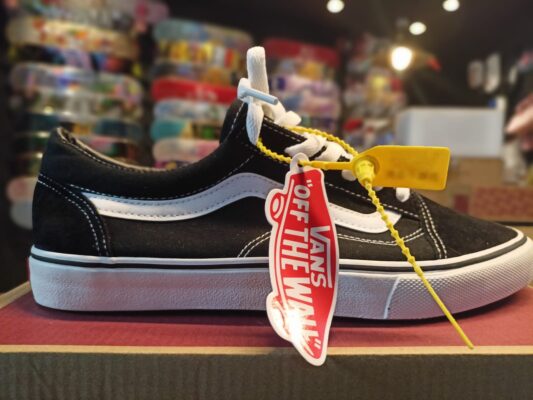 Vans Unisex Old Skool Classic Skate Shoes Review