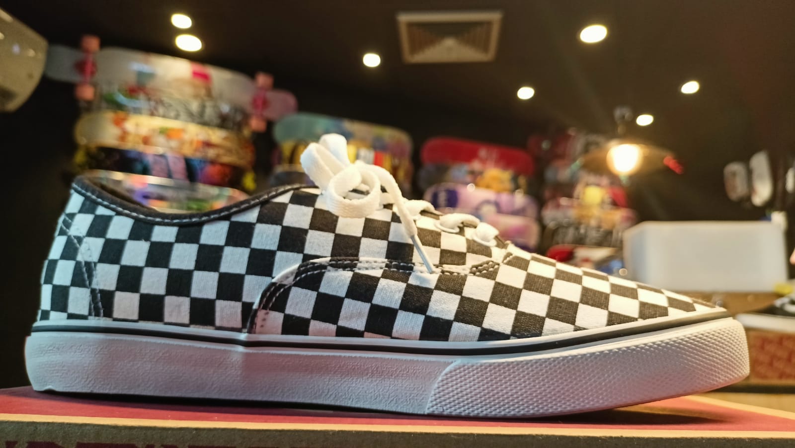 IMG-20230404-WA0029 Lightweight shoes allow longboarders to move freely and ensure better control.