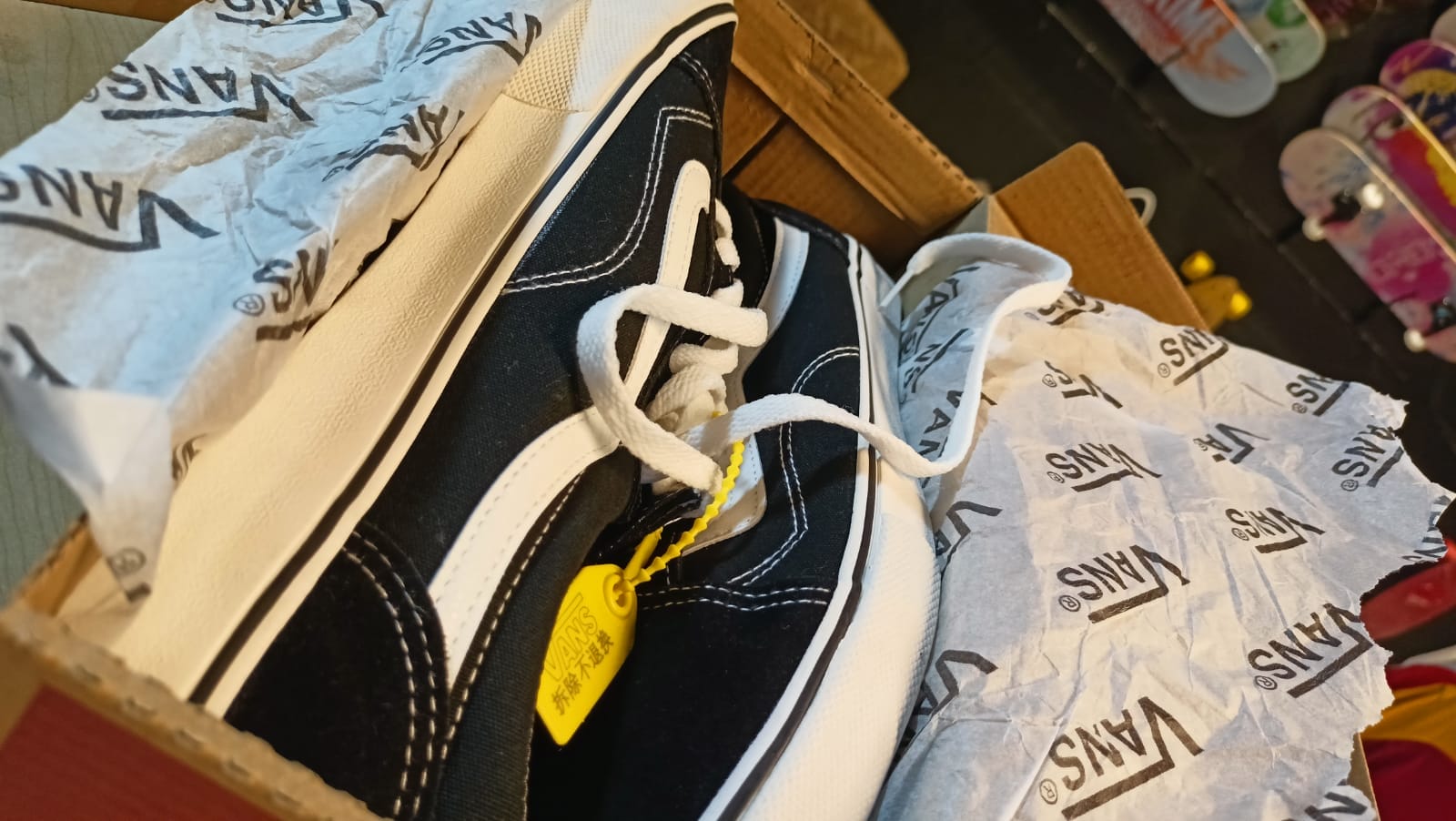 IMG-20230406-WA0071 The Vans Old Skool Classic Skate Shoes are a vintage pair.